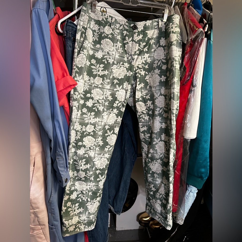 Wildfang The essential trouser. Green with white flowers